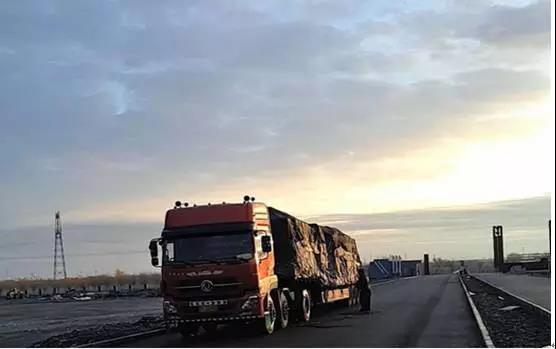 紫電公司售后人員飛越千里為客戶提供售后服務 紫電公司售后人員飛越千里為客戶提供售后服務