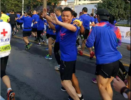 荊州馬拉松來(lái)了，紫電員工用跑步綻放光彩！