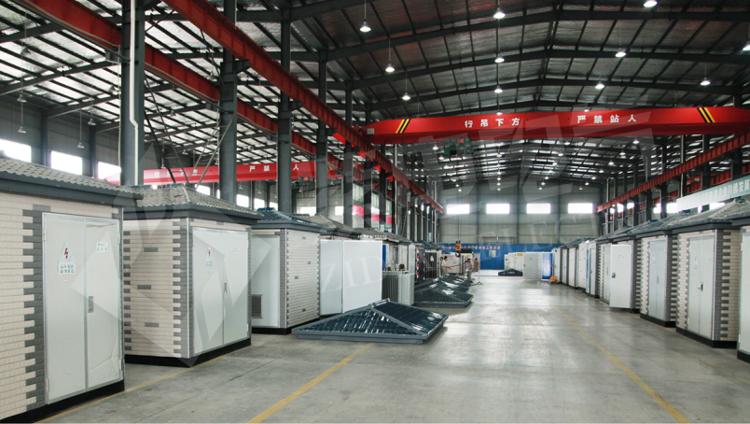 　　根據(jù)國際市場調(diào)研機構(gòu)Markets and Markets的報告，全球移動變電站市場預(yù)計從2018年的7.893億美元增長到2023年的11.369億美元。  　　推動這一市場增長的因素包括移動變電站的便捷性、省時、靈活性和易安裝性的特點。并且移動變電站可以安裝在有限的空間內(nèi)，可以毫無困難地輕松搬遷。在預(yù)測期內(nèi)，可移動性、短時啟動和調(diào)試時間短，機械占地面積減少以及不需要土建工程是將推動移動變電站市場增長的關(guān)鍵因素。  　　移動變電站也被稱為便攜式變電站或緊湊型發(fā)電站。移動變電站作為備用設(shè)備可以用于應(yīng)急響應(yīng)，并且在短時間內(nèi)提供或恢復(fù)能源分配的情況下也非常有用。移動變電站應(yīng)用于公用事業(yè)和工業(yè)應(yīng)用。計劃中的維護，災(zāi)難響應(yīng)，傳輸容量的快速擴展是移動變電站已為公用事業(yè)交付了可靠結(jié)果的一些案例。移動變電站用于在非計劃維修期間提供臨時供電。而且在有計劃的維護期間，移動變電站可以減少甚至消除延長停電的需要。  　　包括西門子、通用電氣、伊頓和明電舍在內(nèi)的多家公司為公用事業(yè)行業(yè)提供移動變電站。例如，2017年，西門子為沙特國家電網(wǎng)公司提供了兩座移動變電站。西門子將設(shè)計2380千伏的移動變電站，每座變電站的變壓器額定功率為502 兆伏安。通用電氣已為公用事業(yè)領(lǐng)域提供了幾個移動變電站，包括沙特電力公司和德國意昂集團在西班牙的電力項目。  　　中東國家(如伊拉克)的政治不穩(wěn)定局勢正在日益緩和，政府正在努力提供基本的設(shè)施。作為其中的一部分，2017年，伊拉克電力部訂購了12座移動變電站。由于安裝新的變電站，電力供應(yīng)的增加預(yù)計克服伊拉克的電力短缺問題。此外，2014年伊拉克電力部還從印度CG電力公司訂購了16座移動變電站。預(yù)計這些變電站將在整個伊拉克部署，為公用事業(yè)和工業(yè)提供臨時電網(wǎng)連接和臨時供電。最近，Aktif集團向伊拉克電力部交付了10座移動變電站。安哥拉、阿爾及利亞、莫桑比克和利比亞等國家也引領(lǐng)著對移動變電站的高需求。